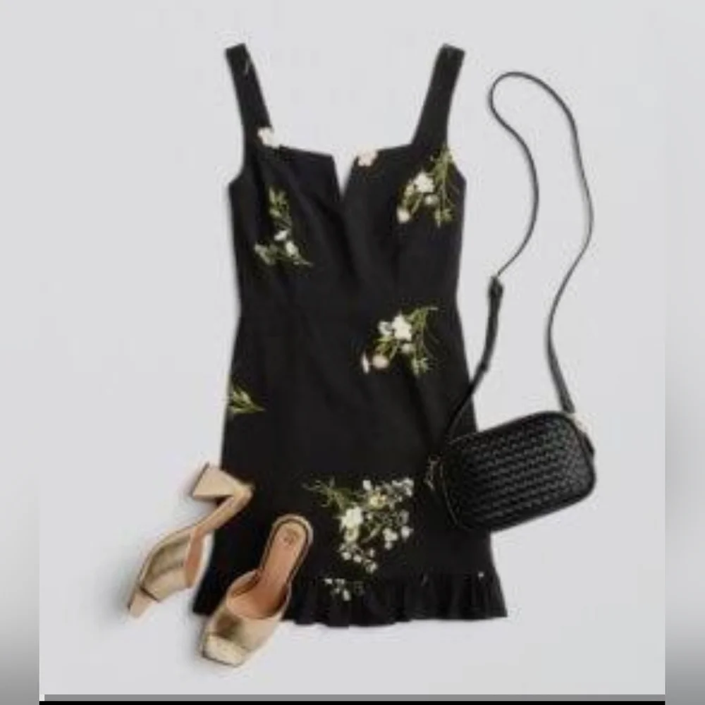 Size  S Hawthor Black Floral Fit-and-Flare Dress with Ruffle Hem - Picture 3 of 9